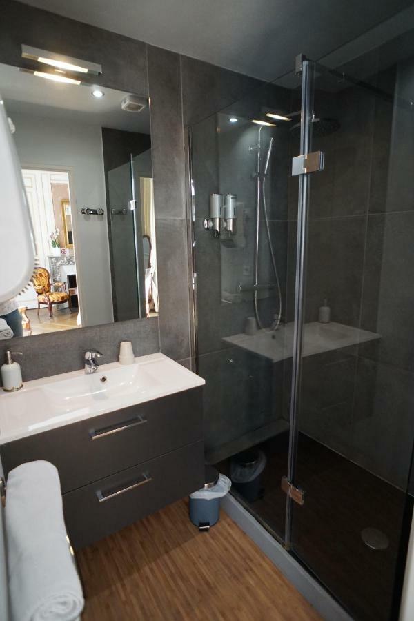 Auberge Des Capucins Hotel ชาร์ติญง-ซัวร์-เเซน ภายนอก รูปภาพ